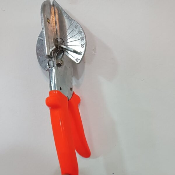 ciseau a onglet tube /goulottes